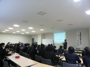 高校での講演会の様子